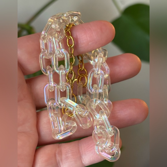 The Vintage Royalty Holographic Link Necklace - Picture 4 of 11